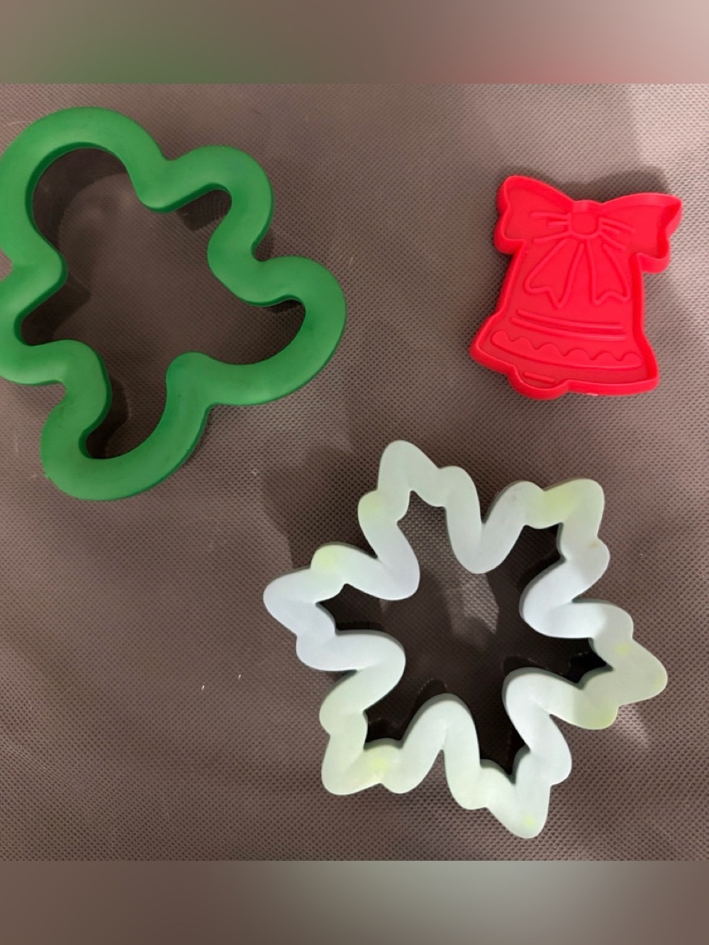 Comfort-Grip Cookie Cutters with 1 addition - set of 3